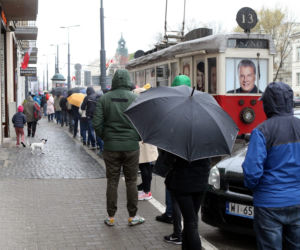 Gigantyczna kolejka do szczepień bez rejestracji. Plac Bankowy