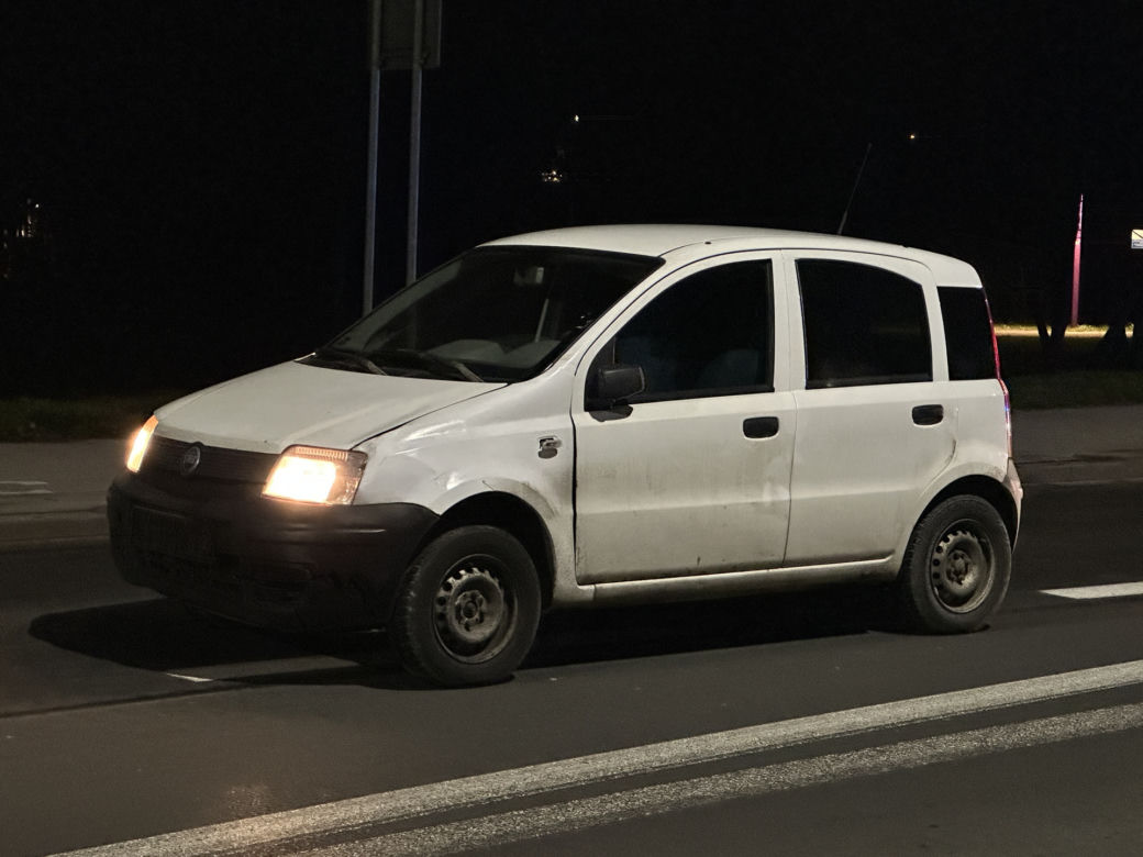 Wypadek w Błoniu. Wyszła na spacer z psem, wjechał w nią fiat. Tragiczny finał