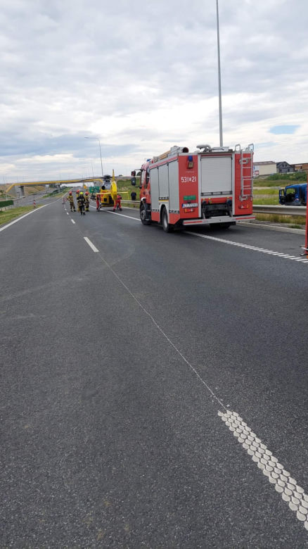 Dachowanie osobówki na DK 5 w Zbrachlinie. Dwie osoby ranne [ZDJĘCIA]