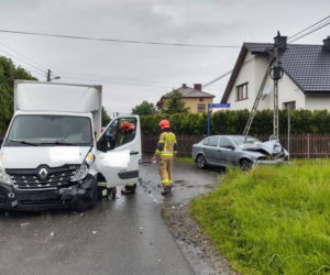 Nowy Sącz. Zderzenie dostawczaka z osobówką na ulicy Prusa