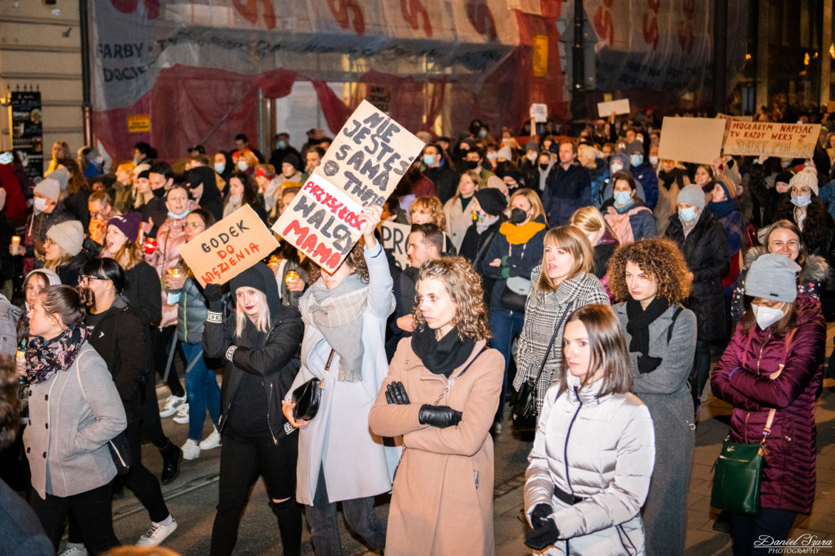 Kraków: "Ani jednej więcej". Protest po śmierci ciężarnej Izabeli z Pszczyny