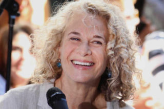 Carole King to prawdziwa ikona muzyki. Oto 10 utworów artystki, które koniecznie trzeba znać!