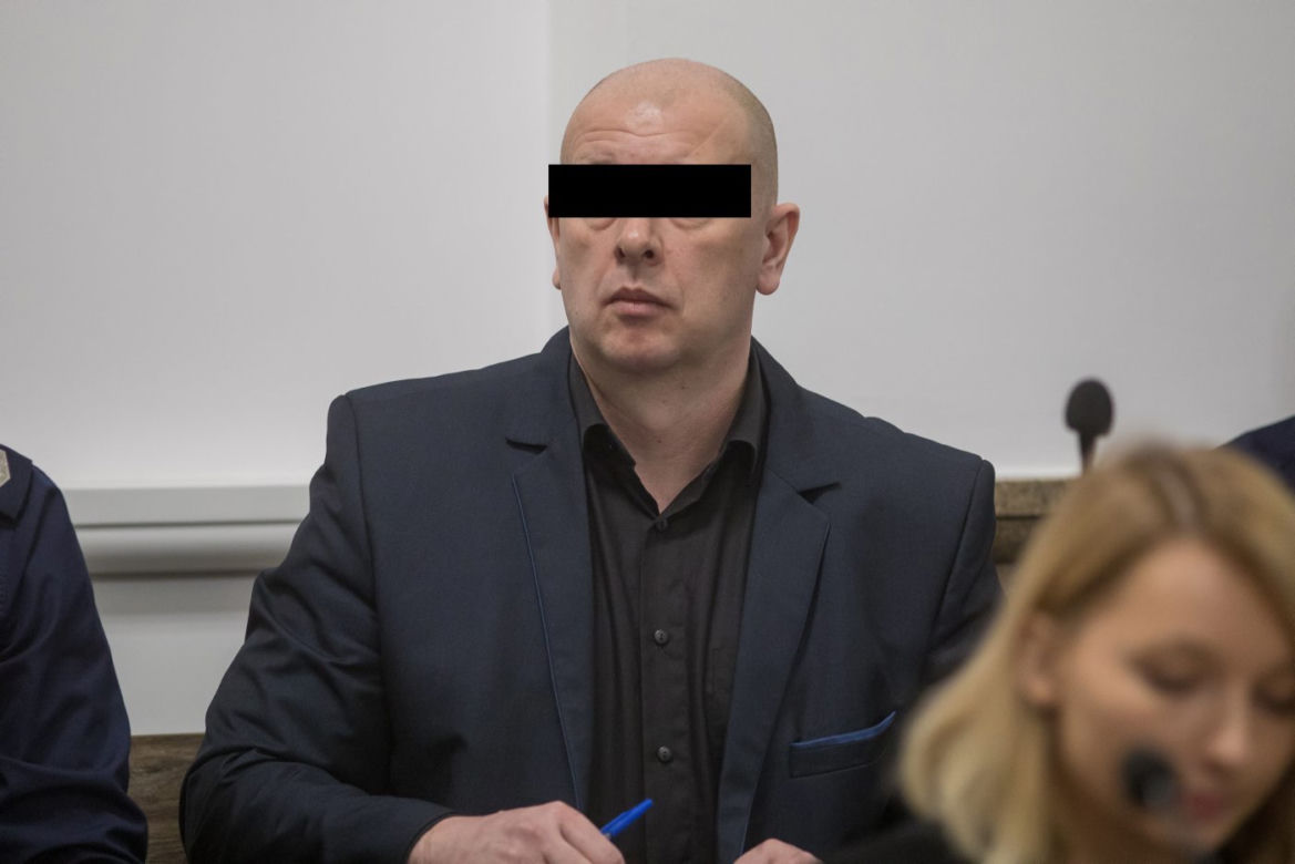 Zaatakował młotkiem żonę i jej kochanka