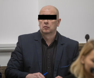 Zaatakował młotkiem żonę i jej kochanka