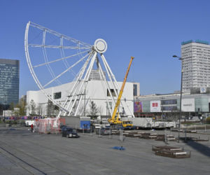 Dziwny obiekt w centrum Warszawy. Co tu powstaje? Stolica już stroi się na Boże Narodzenie!