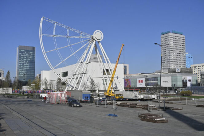 Dziwny obiekt w centrum Warszawy. Co tu powstaje? Stolica już stroi się na Boże Narodzenie!