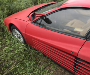 11 klasycznych Ferrari porzuconych w polu