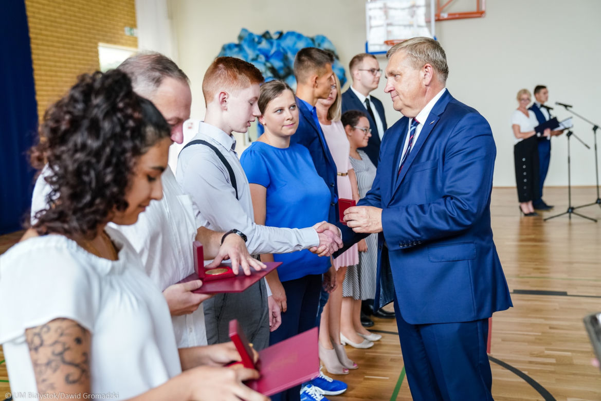 Początek nowego roku szkolnego w Białymstoku. Naukę rozpoczęło 39 tys. dzieci i młodzieży
