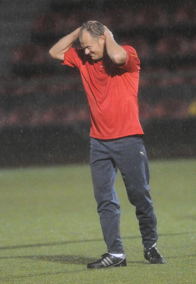 Donald Tusk gra w piłkę