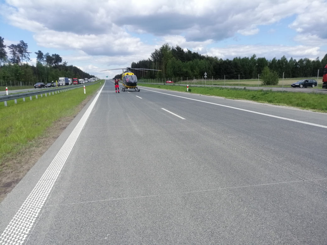Wypadek na S8 pod Wyszkowem! Potężne zderzenie ciężarówek, busa i osobówki! Na miejscu śmigłowiec (ZDJĘCIA]