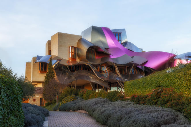 Marques de Riscal Hotel w Hiszpanii. Zaprojektował go Frank Gehry