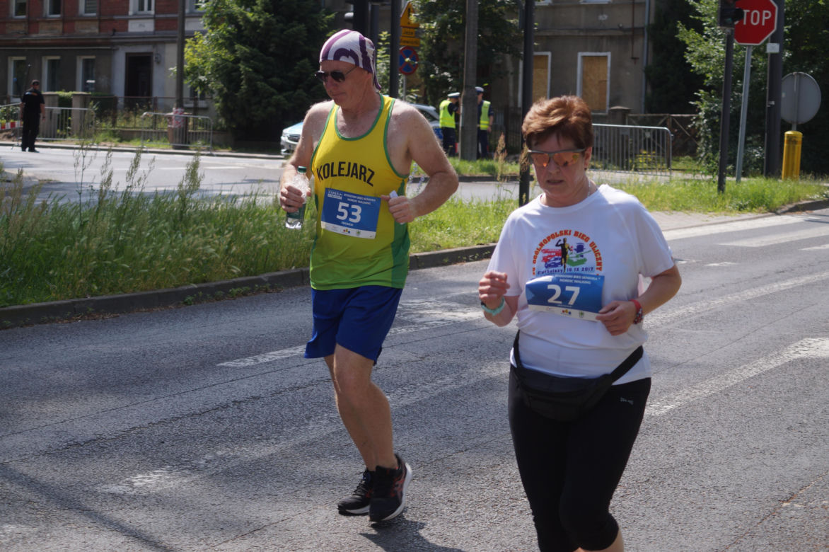 Seniorzy w Bydgoszczy pokazali moc! Blisko setka na starcie pierwszego Biegu Seniora