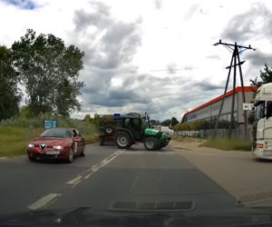 Kolizja traktora z tirem we Wrocłwiu