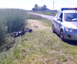 Motocyklista próbował ucieczki, skończyło się wywrotką