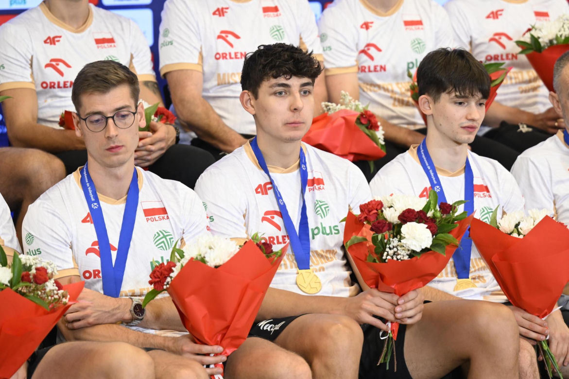Złoci medaliści ME przywitani przez kibiców na lotnisku