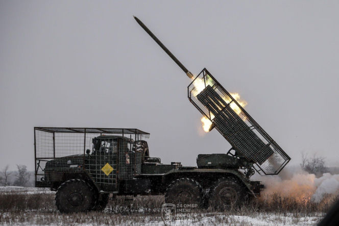 Cztery lata pełnoskalowej wojny na Ukrainie. Dr Kozubel: „Bolesny kompromis będzie końcem kariery politycznej Zełenskiego”