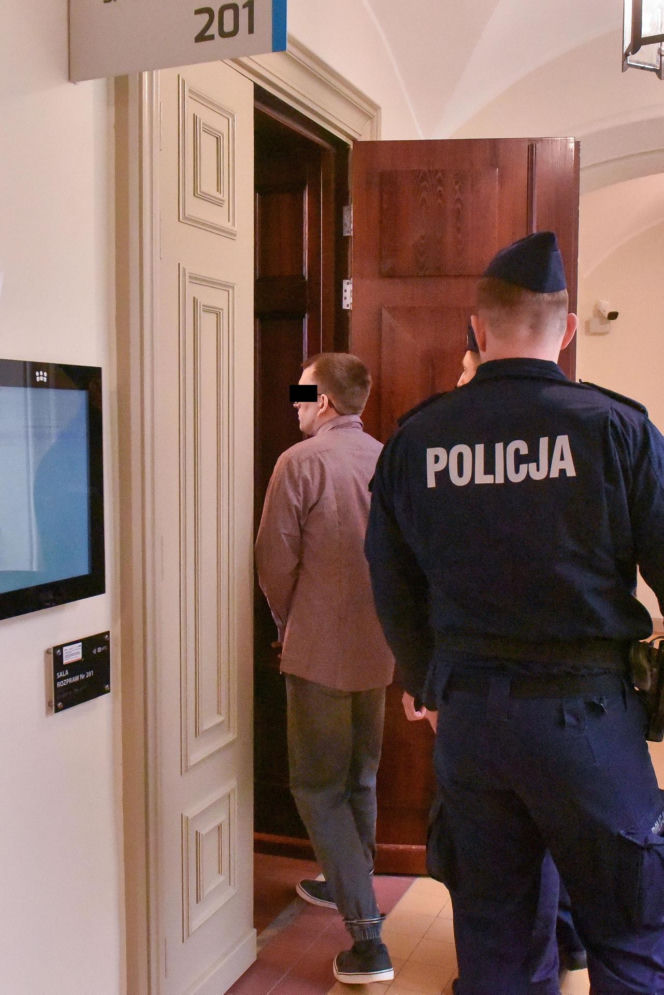 Paweł W. mógł zabić młode małżeństwo przygniatając ich samochodem do ściany