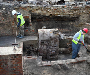 W piwnicy przedwojennej kamienicy znaleziono maszynę do palenia kawy