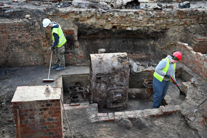 W piwnicy przedwojennej kamienicy znaleziono maszynę do palenia kawy