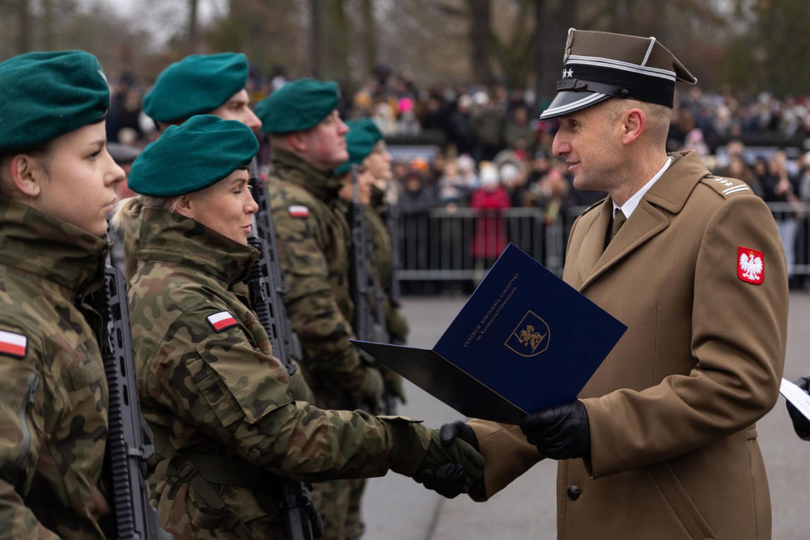 Karol Nawrocki pojawił się na przysiędze żołnierskiej kolegi z ringu
