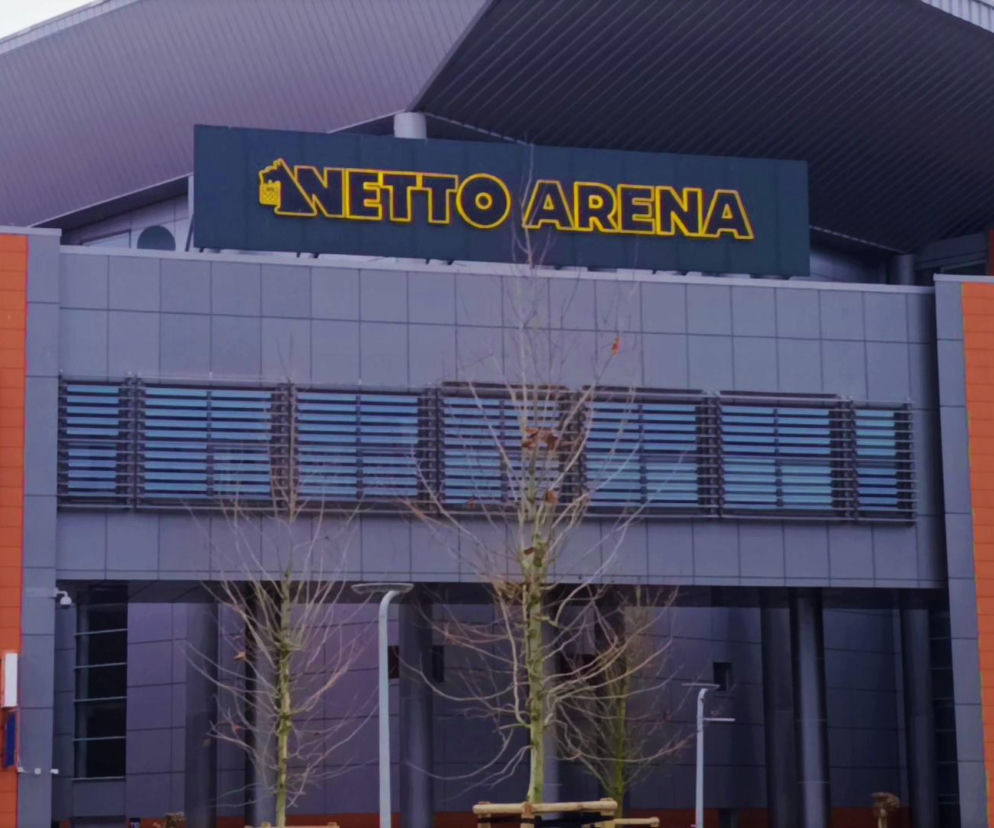 Plac przed Netto Areną po przebudowie