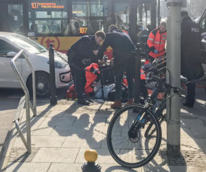 Rowerzystka potrącona na rogu Pięknej i Aleji Ujazdowskich