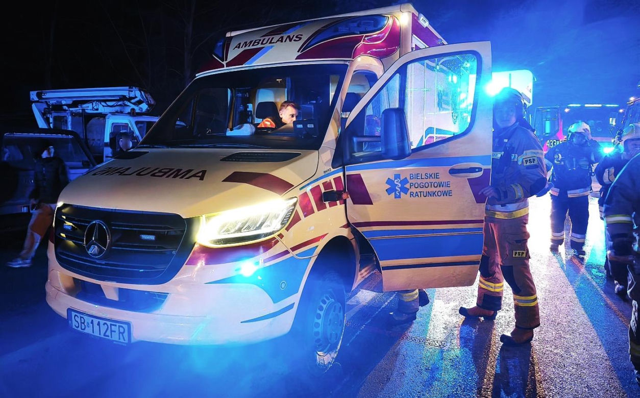 Pożar w Górach Wielkich. Ogień strawił cukiernię i warsztat samochodowy