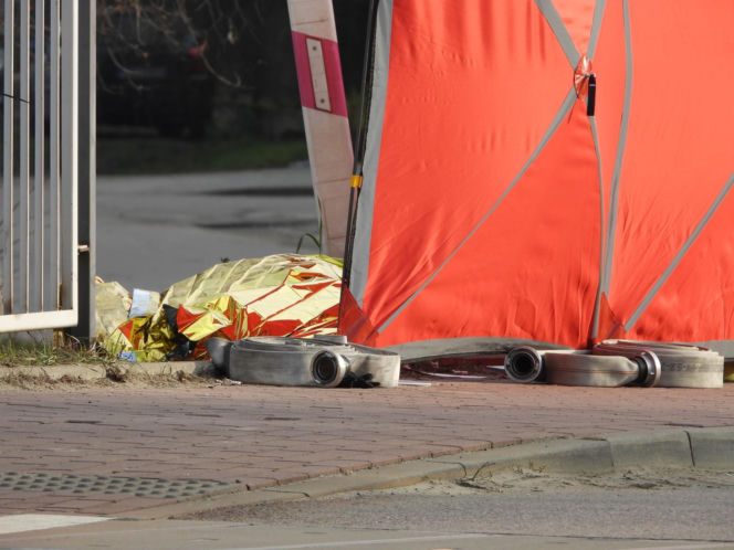 Zignorowała opuszczone rogatki, z torów zmiótł ją nadjeżdżający pociąg. Dramat w Jasiennicy Mazowieckiej
