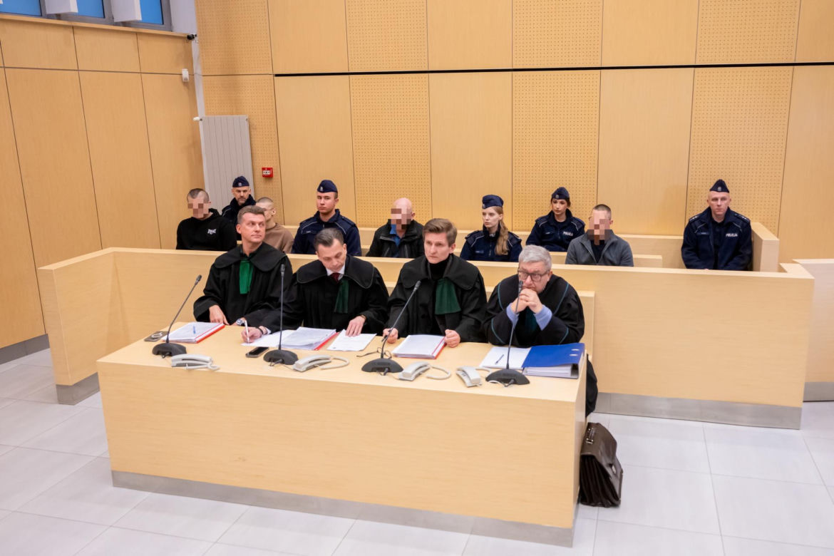 Przed Sądem Okręgowym w Poznaniu stanęli oskarżeni o porwanie i próbę zgwałcenia 16-latka