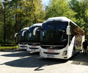 Mazowsze dostało autokary i rondo. Zespół pieśni i tańca świętuje w Otrębusach