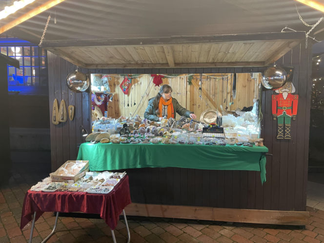 Pokémony, różowe gofry i zaskakujące różnice w cenach. Porównaliśmy łódzkie jarmarki