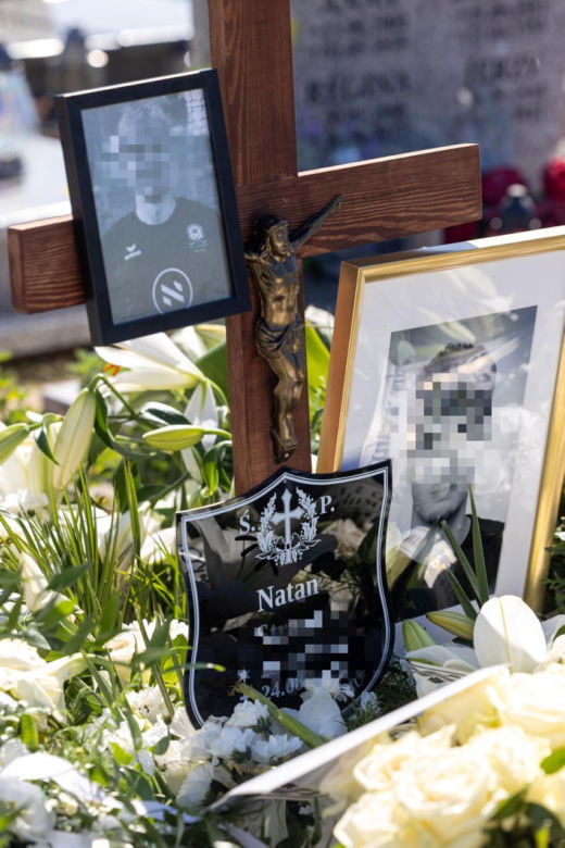 Koszulka klubowa i kij do hokeja spoczęły w grobie Natana. Gniezno żegna 18-latka