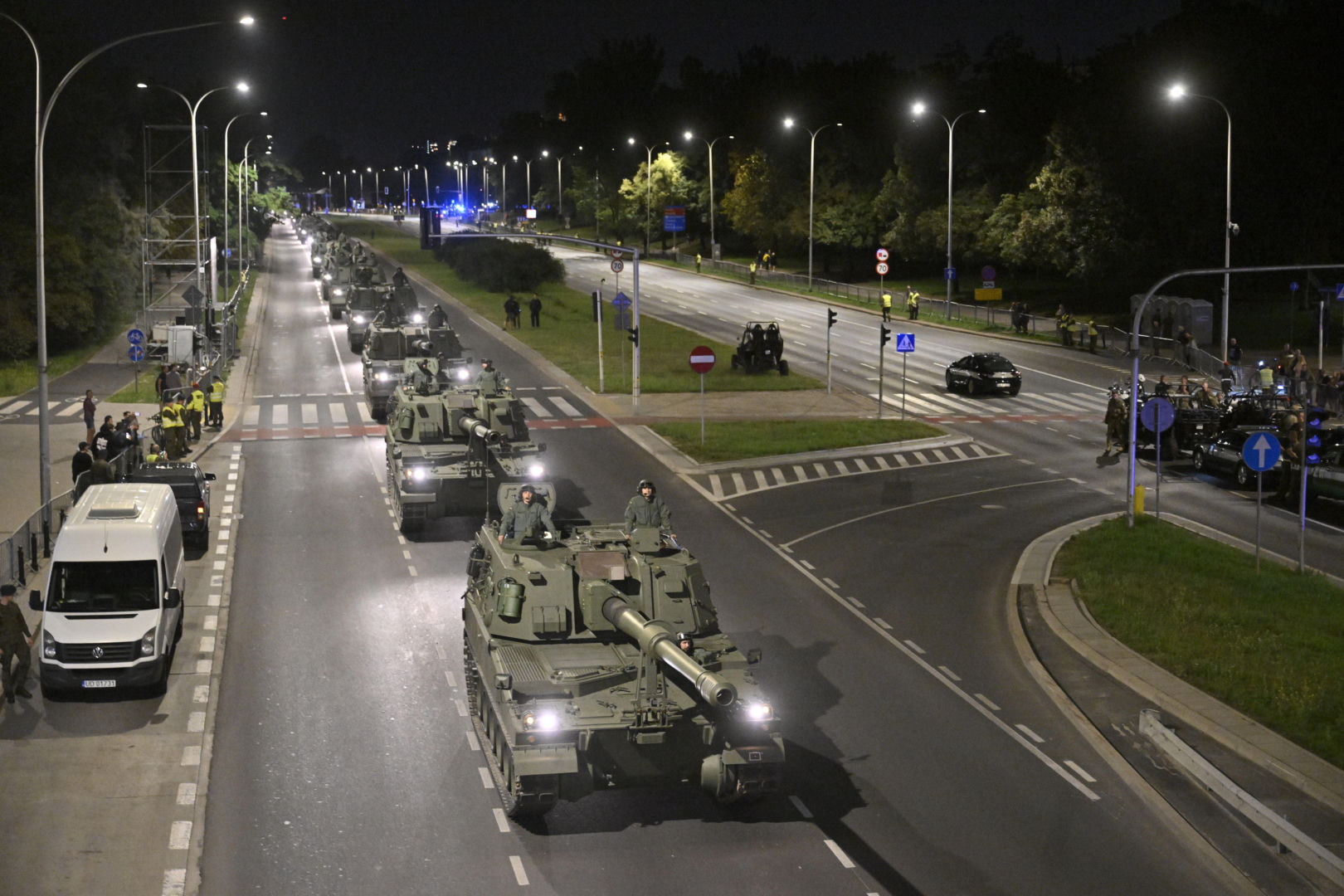Nocna próba defilady wojskowej w Warszawie 2