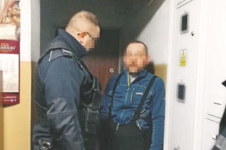 Horror na Pradze- Południe! Mieszkaniec gotuje psa na balkonie. Gdzie są służby? [WIDEO]
