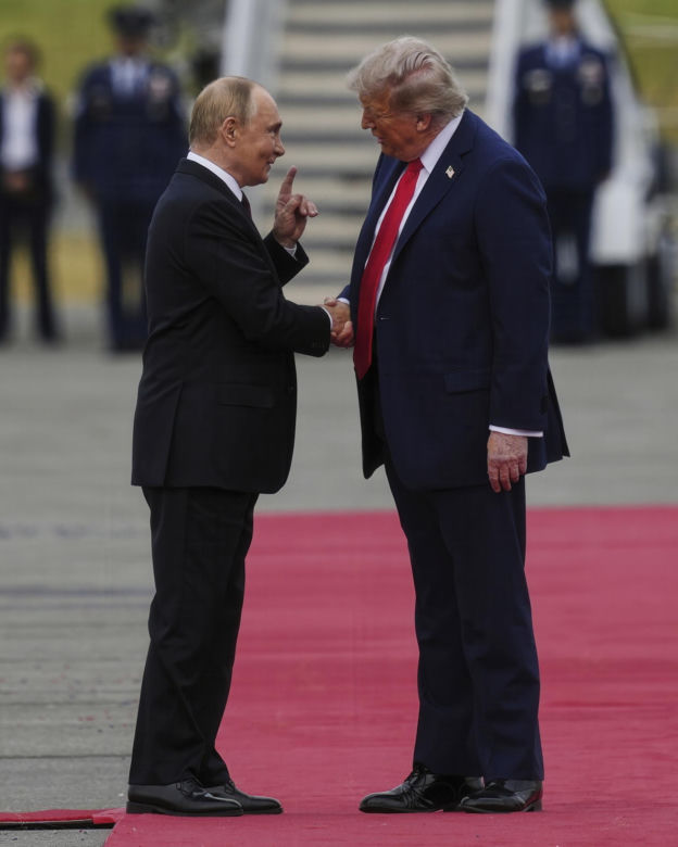 Kosmiczne plotki o Putinie! "Miał egzoszkielet i platformy"