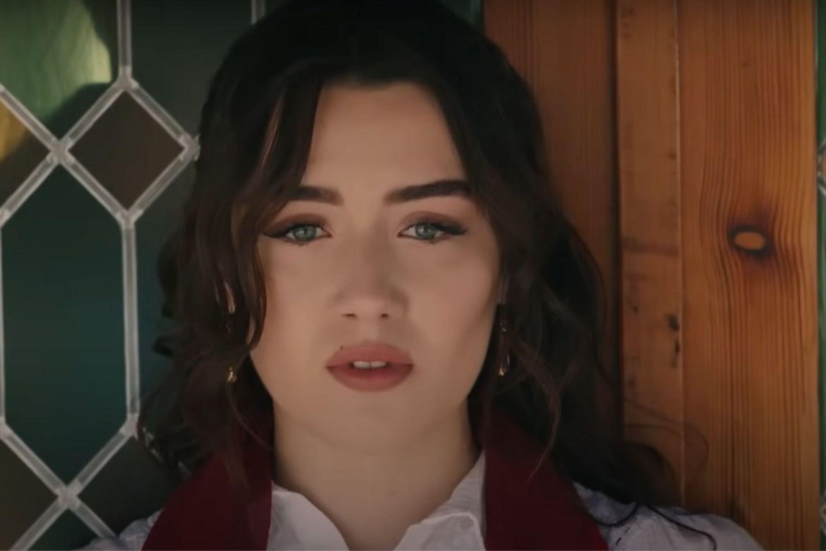 Halil wyprosi Zeynep z pracowni 