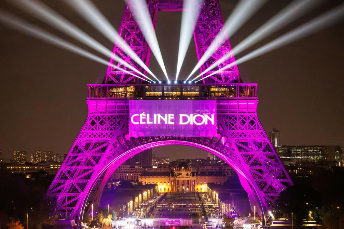 Wieża Eiffla rozbłysła na powrót Celine Dion