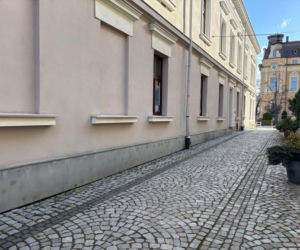 Kolejowy zakątek pojawi się na ul. Piastowskiej. Nad nim zawisną kolorowe wagony