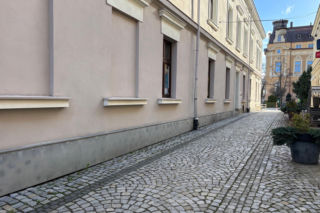 Kolejowy zakątek pojawi się na ul. Piastowskiej. Nad nim zawisną kolorowe wagony