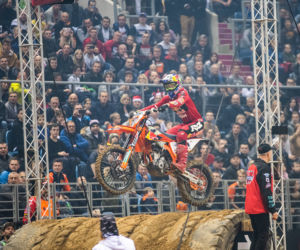 SuperEnduro w Krakowie! Duże prędkości, terenowe motocykle i skoki w powietrzu!