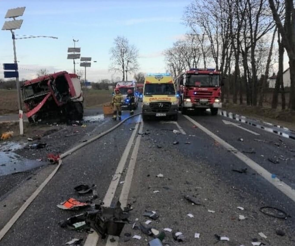 Zderzenie dwóch ciężarówek