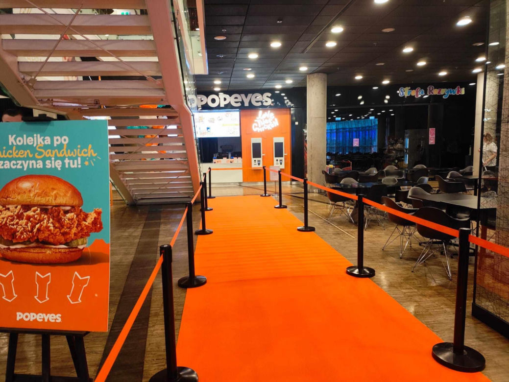 Popeyes rozda roczny voucher na kanapki. Pierwsi goście czekali całą noc