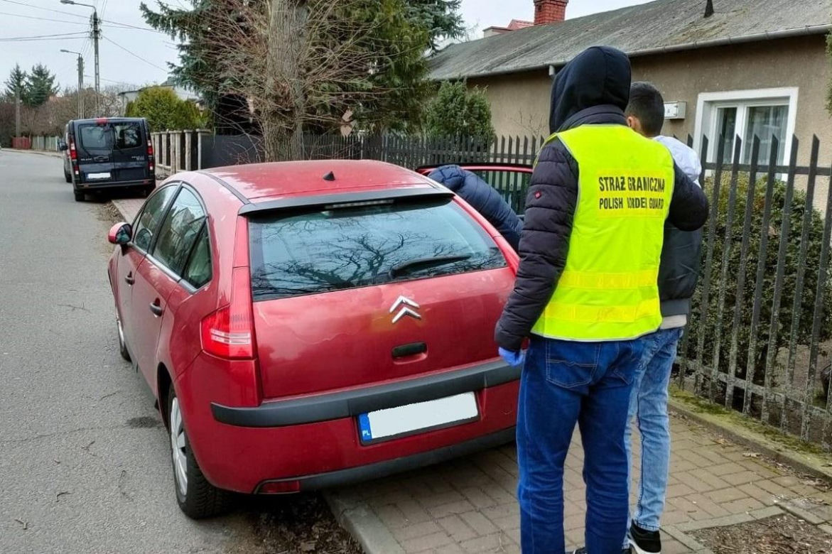 Rozbito gang zajmujący się przemytem migrantów przez granicę. Działał tzw. „szlakiem białoruskim”