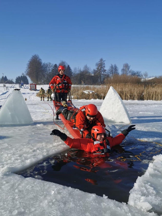 Ćwiczenia na lodzie