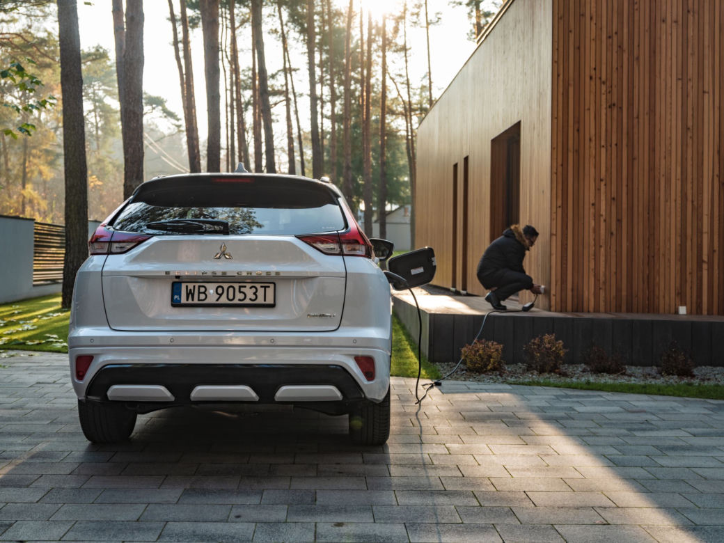Mitsubishi Eclipse Cross PHEV (2021)