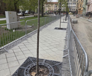 Nowe oblicze placu Wolności. Kwiaciarnie już zamontowane, koniec prac coraz bliżej