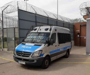 Więźniowie z Białegostoku uszyli policjantom 2300 maseczek ochronnych