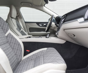 Volvo V60 Momentum Pro B4 FWD AT8