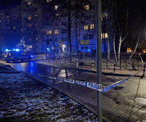 Krwawa jatka na Bemowie. Biegł ulicą z poderżniętym gardłem