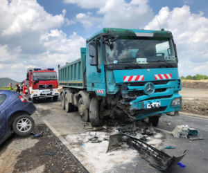 Kondrajec Szlachecki. Dwie osoby zginęły w wypadku na DK nr 7! Ich renault zmiażdżyła ciężarówka